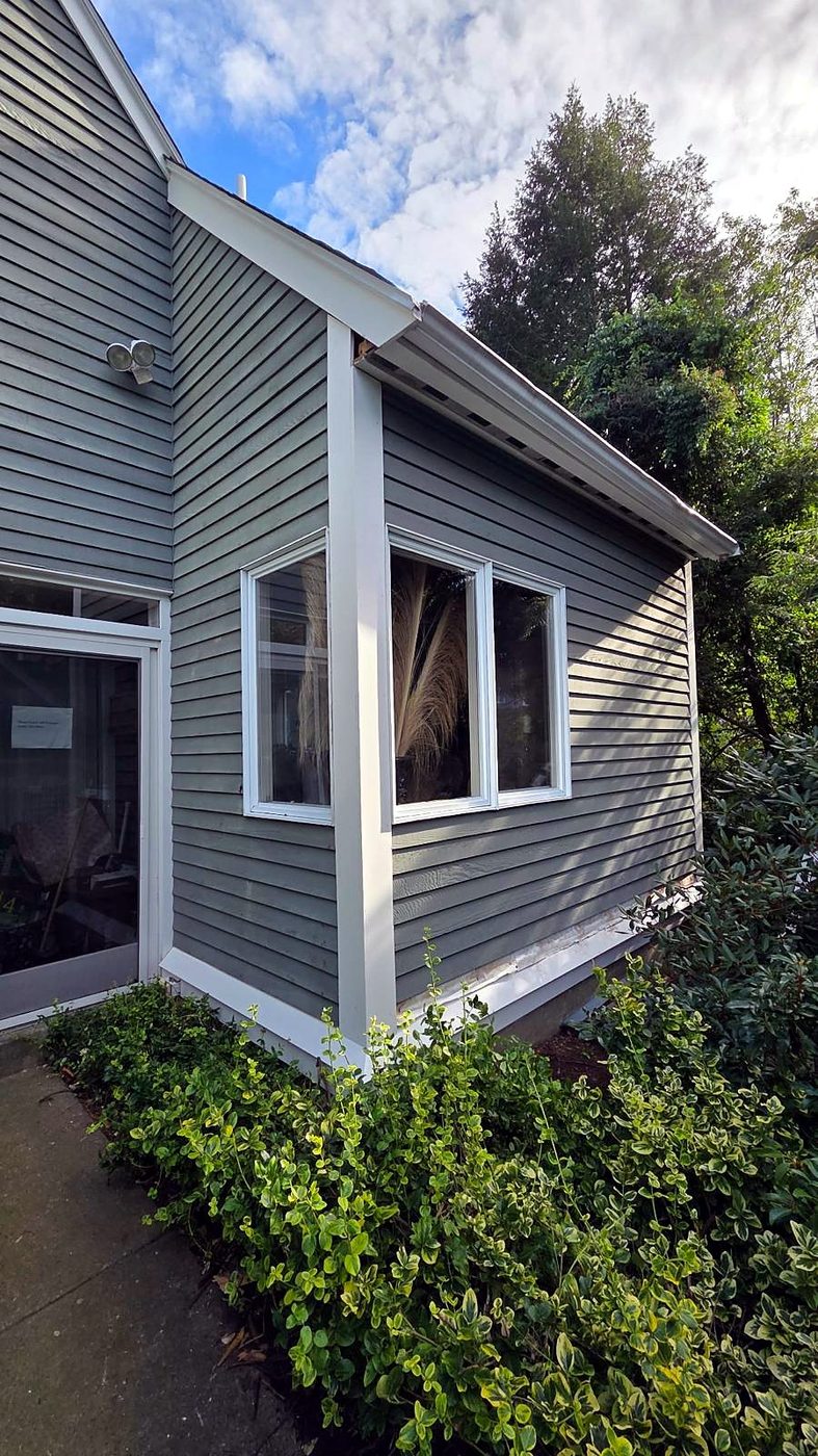 New white corner trim installed on a bump-out at a Concord, MA condominium after exterior repair